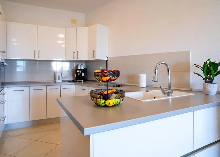 Ivana - Sea View With Garage شقة ماكارسكا