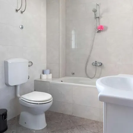 Ivana - Sea View With Garage Apartman