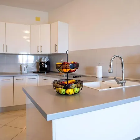 Ivana - Sea View With Garage Apartamento Makarska