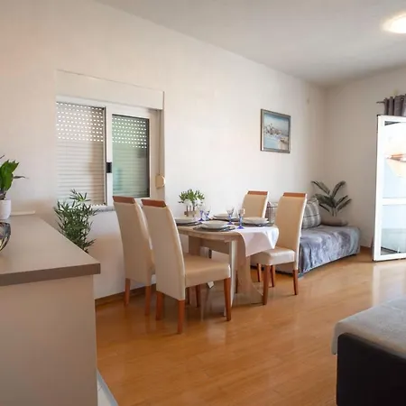 Ivana - Sea View With Garage Makarska