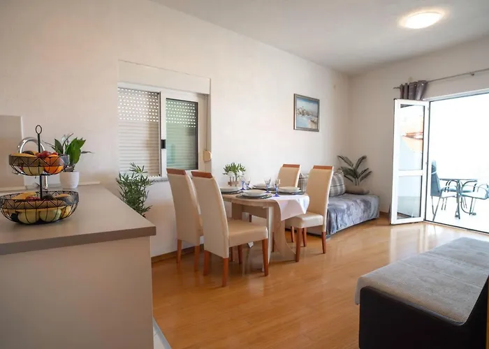 Ivana - Sea View With Garage Makarska